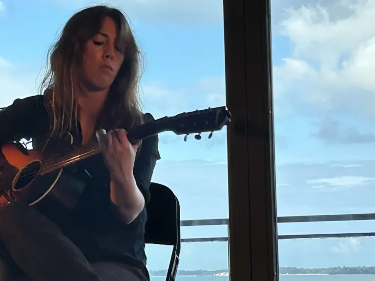 Gwenifer - Guitarras ao Alto