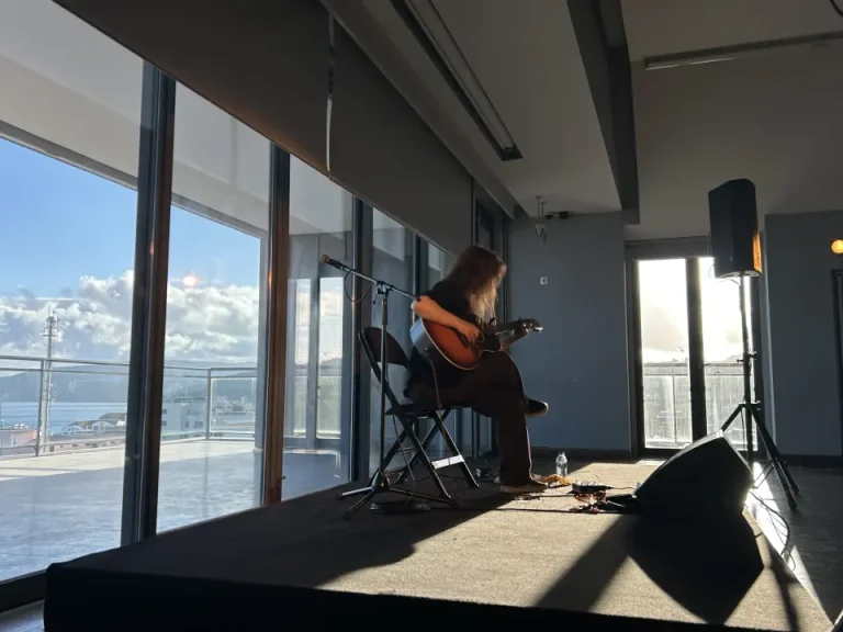 Gwenifer - Guitarras ao Alto