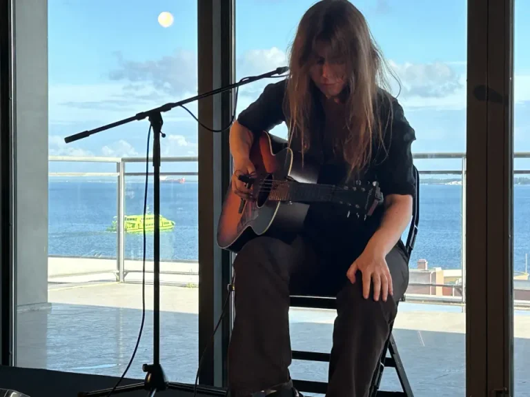 Gwenifer - Guitarras ao Alto